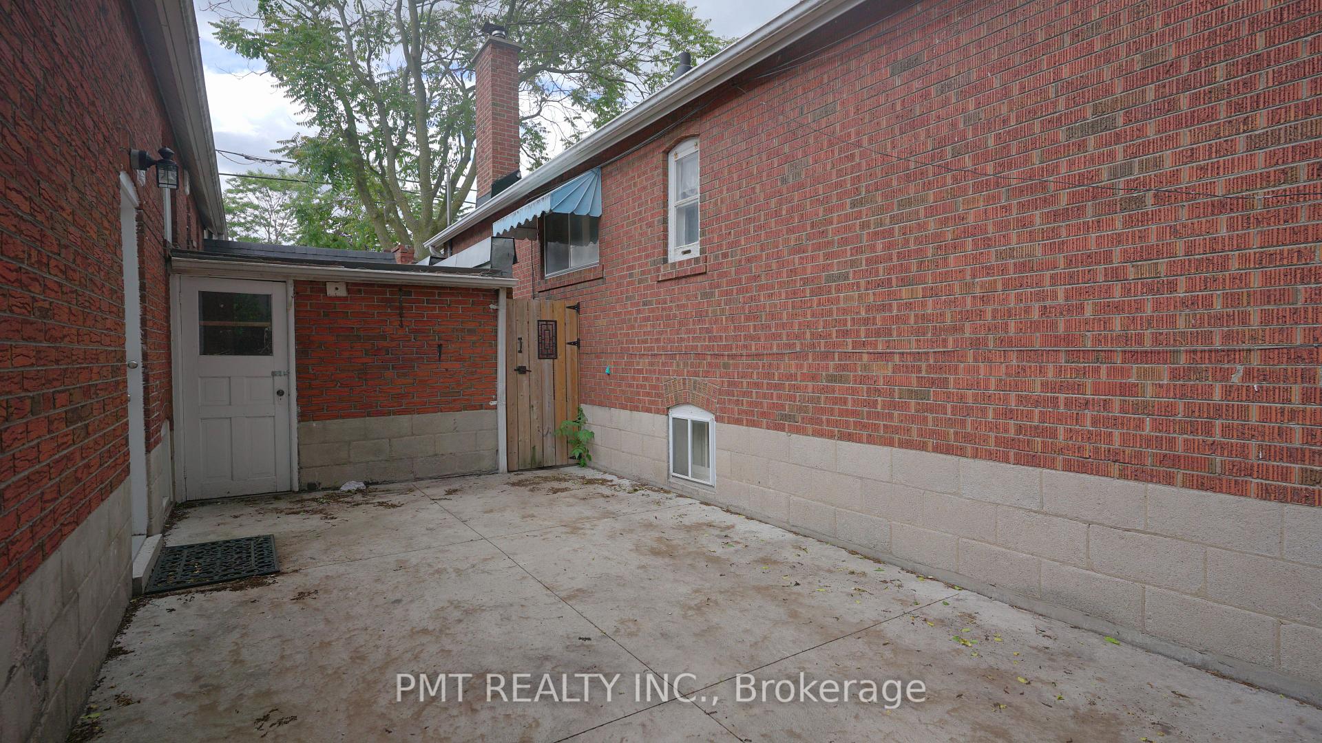 Photo 19 of Unit Lower, 881 Coxwell Avenue, Toronto, Danforth Village-East York — HOMEH