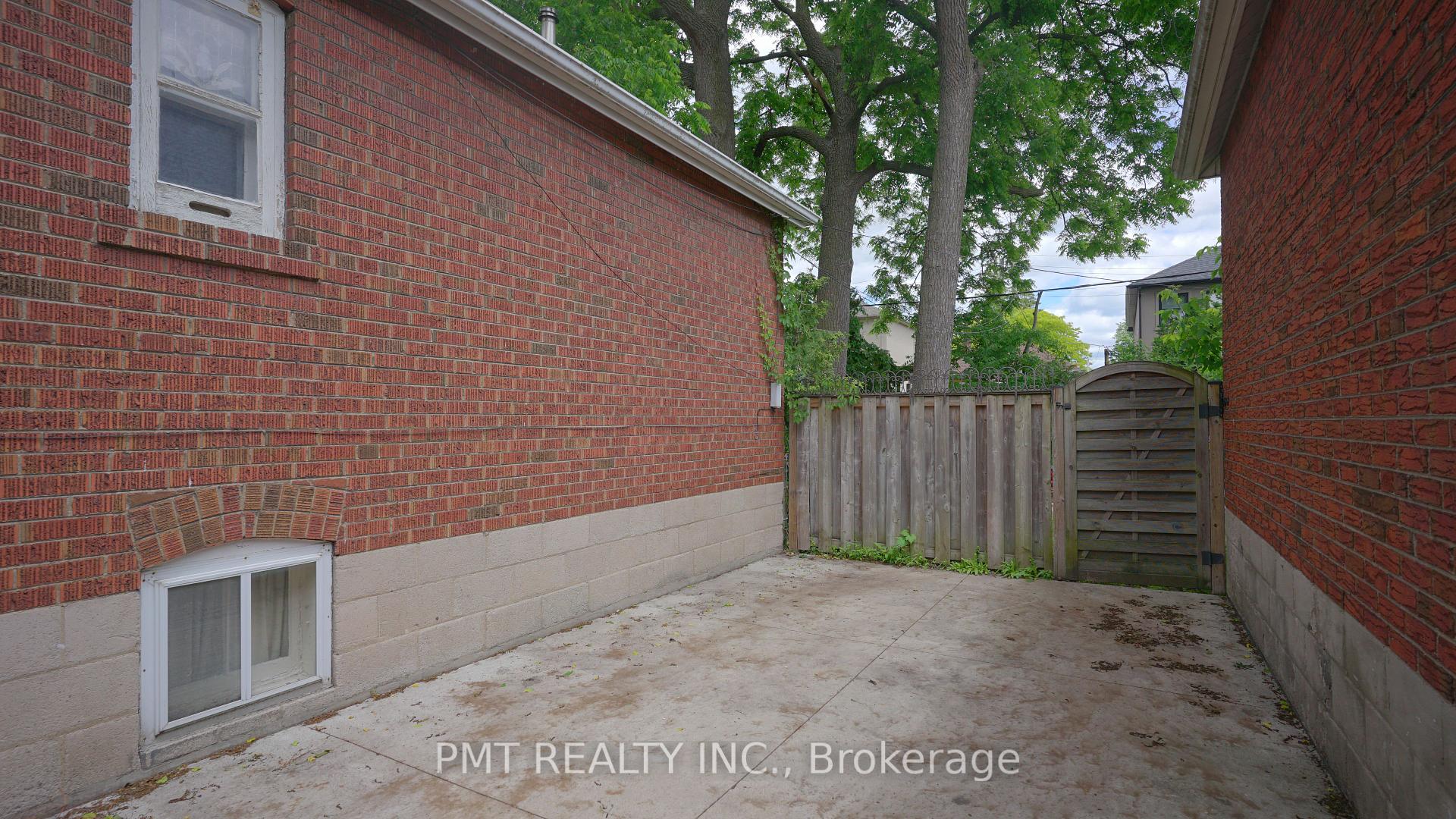 Photo 22 of Unit Lower, 881 Coxwell Avenue, Toronto, Danforth Village-East York — HOMEH