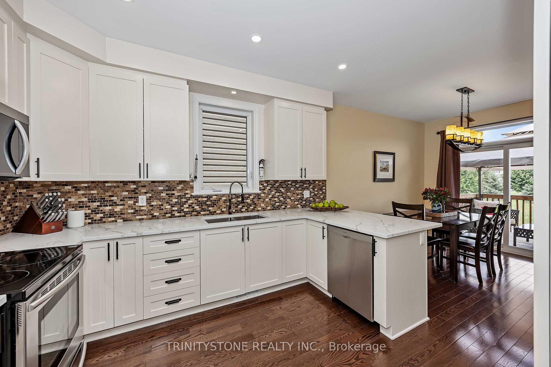 Photo 3 of 1114 Northgraves Crescent, Ottawa, Kanata - Emerald Meadows/Trailwest — HOMEH
