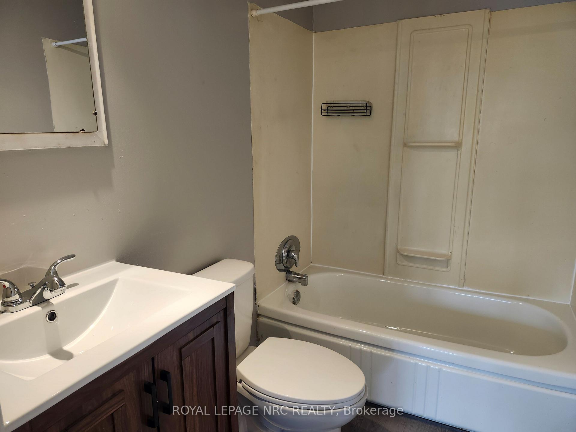 Photo 13 of Unit 1, 476 East Main Street, Welland, Welland Downtown — HOMEH
