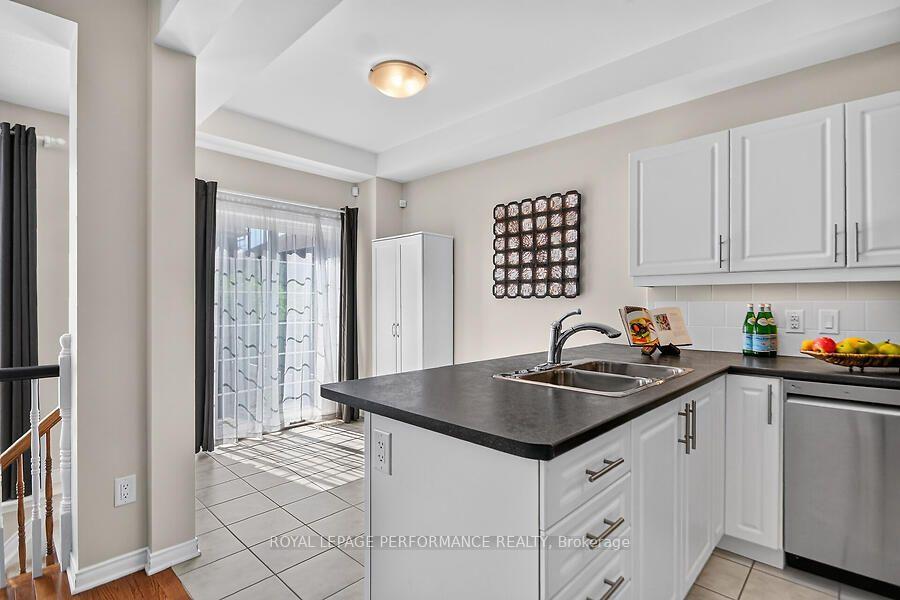 Photo 12 of 172 Laramie Crescent, Ottawa, Barrhaven - Stonebridge — HOMEH