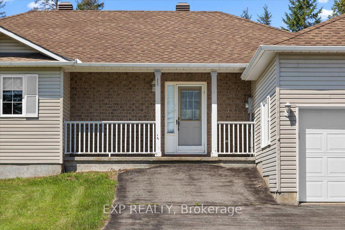 Photo 2 of 113 Grey Fox Drive, Ottawa, Huntley Ward (North West) — HOMEH