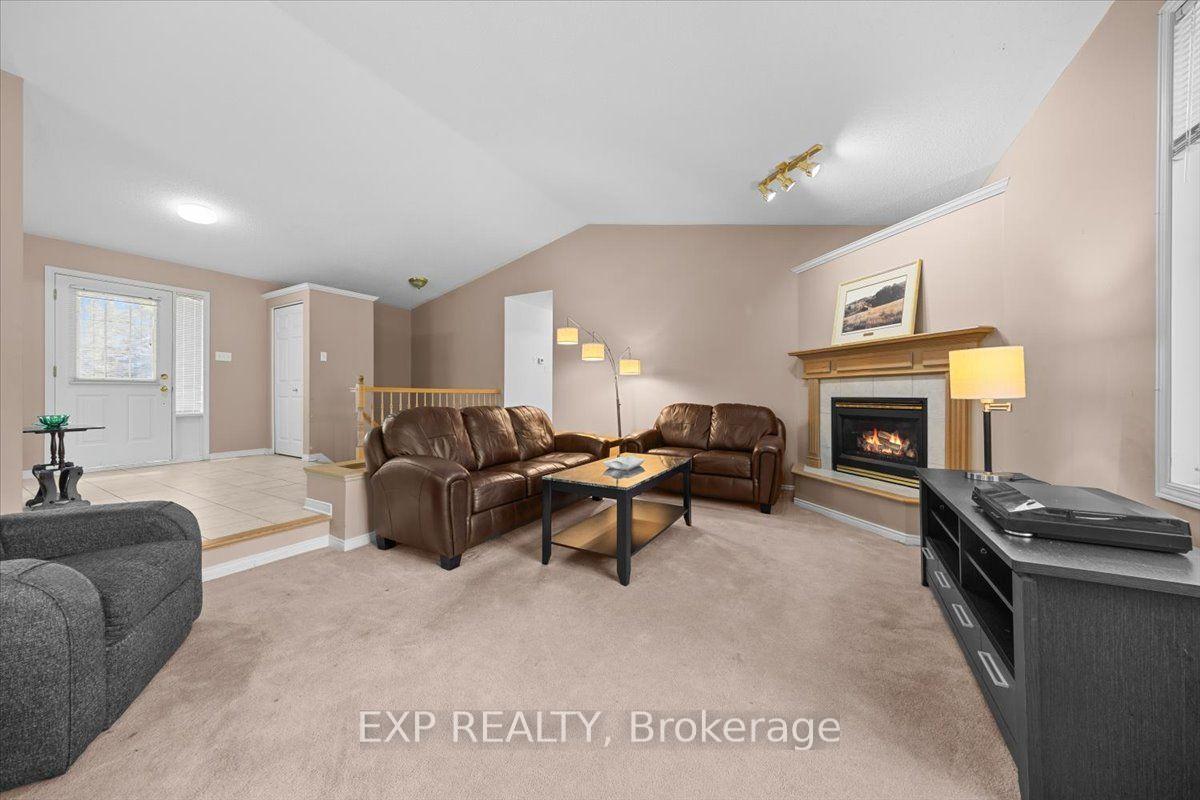 Photo 8 of 113 Grey Fox Drive, Ottawa, Huntley Ward (North West) — HOMEH