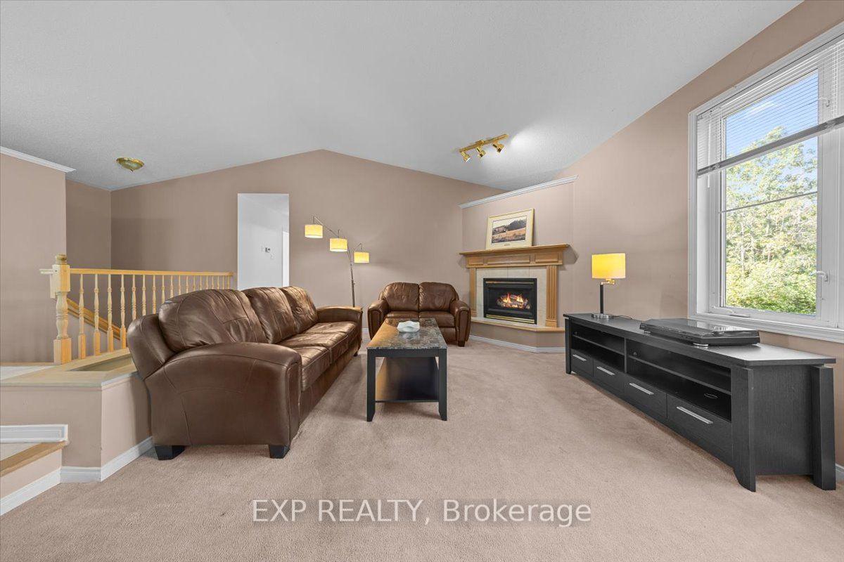 Photo 9 of 113 Grey Fox Drive, Ottawa, Huntley Ward (North West) — HOMEH