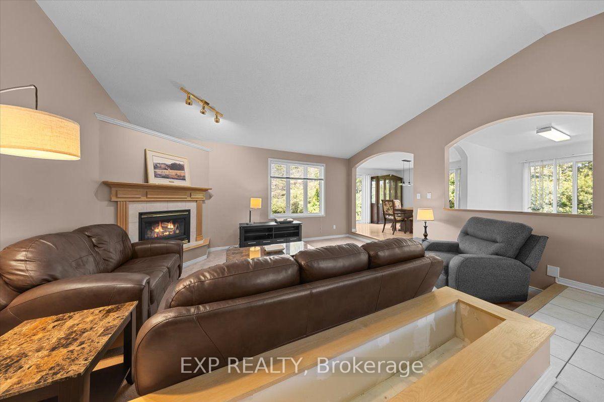 Photo 10 of 113 Grey Fox Drive, Ottawa, Huntley Ward (North West) — HOMEH
