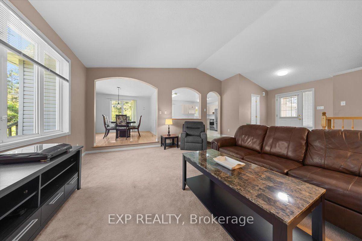Photo 11 of 113 Grey Fox Drive, Ottawa, Huntley Ward (North West) — HOMEH