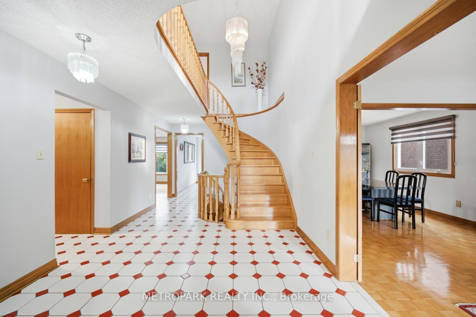 Photo 9 of 87 Belview Avenue, Vaughan, East Woodbridge — HOMEH