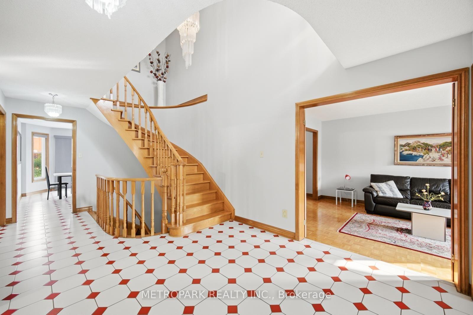 Photo 10 of 87 Belview Avenue, Vaughan, East Woodbridge — HOMEH