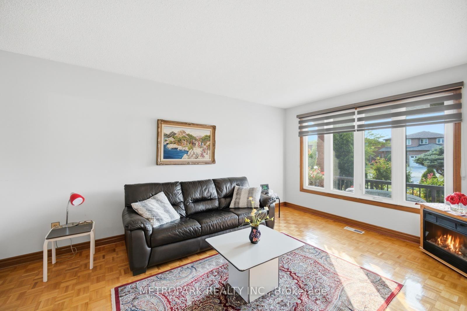 Photo 12 of 87 Belview Avenue, Vaughan, East Woodbridge — HOMEH