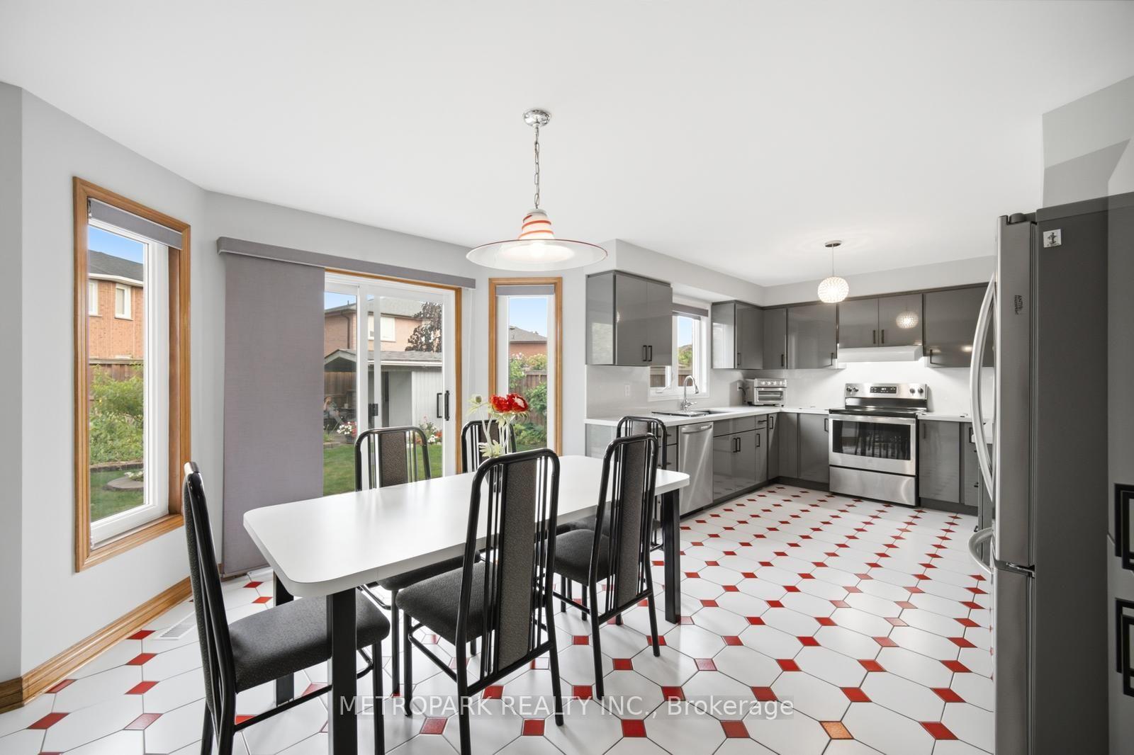 Photo 16 of 87 Belview Avenue, Vaughan, East Woodbridge — HOMEH