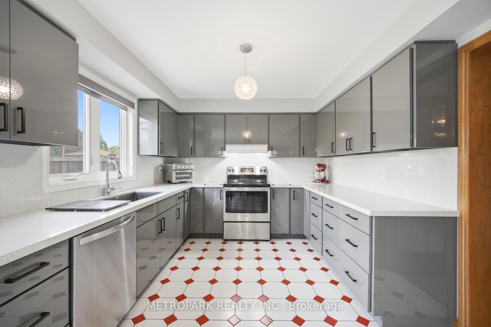 Photo 17 of 87 Belview Avenue, Vaughan, East Woodbridge — HOMEH