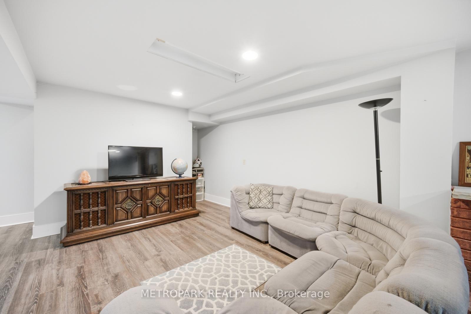 Photo 38 of 87 Belview Avenue, Vaughan, East Woodbridge — HOMEH
