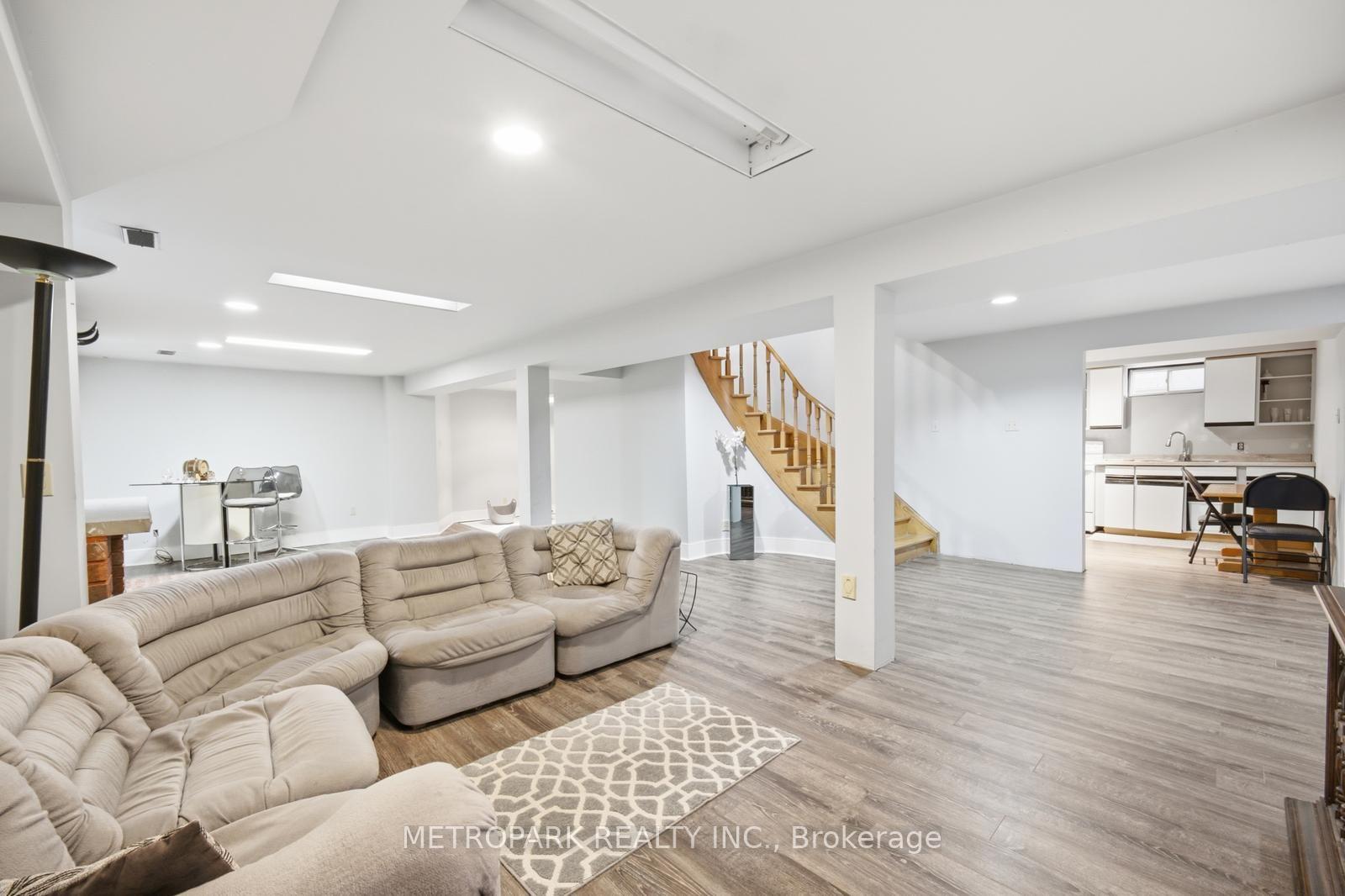 Photo 40 of 87 Belview Avenue, Vaughan, East Woodbridge — HOMEH