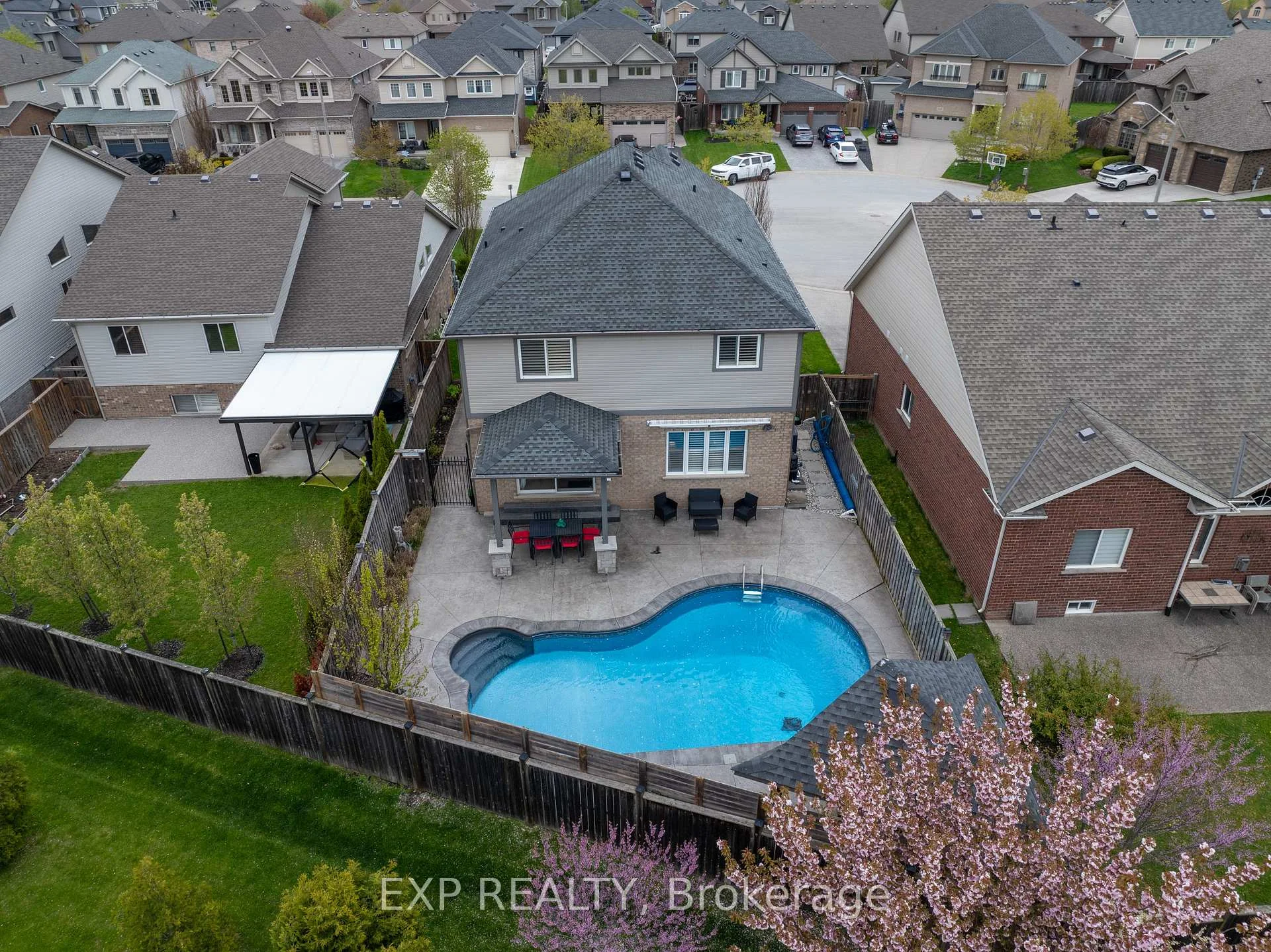 Photo 3 of 5783 Jake Crescent, Niagara Falls, Forestview — HOMEH