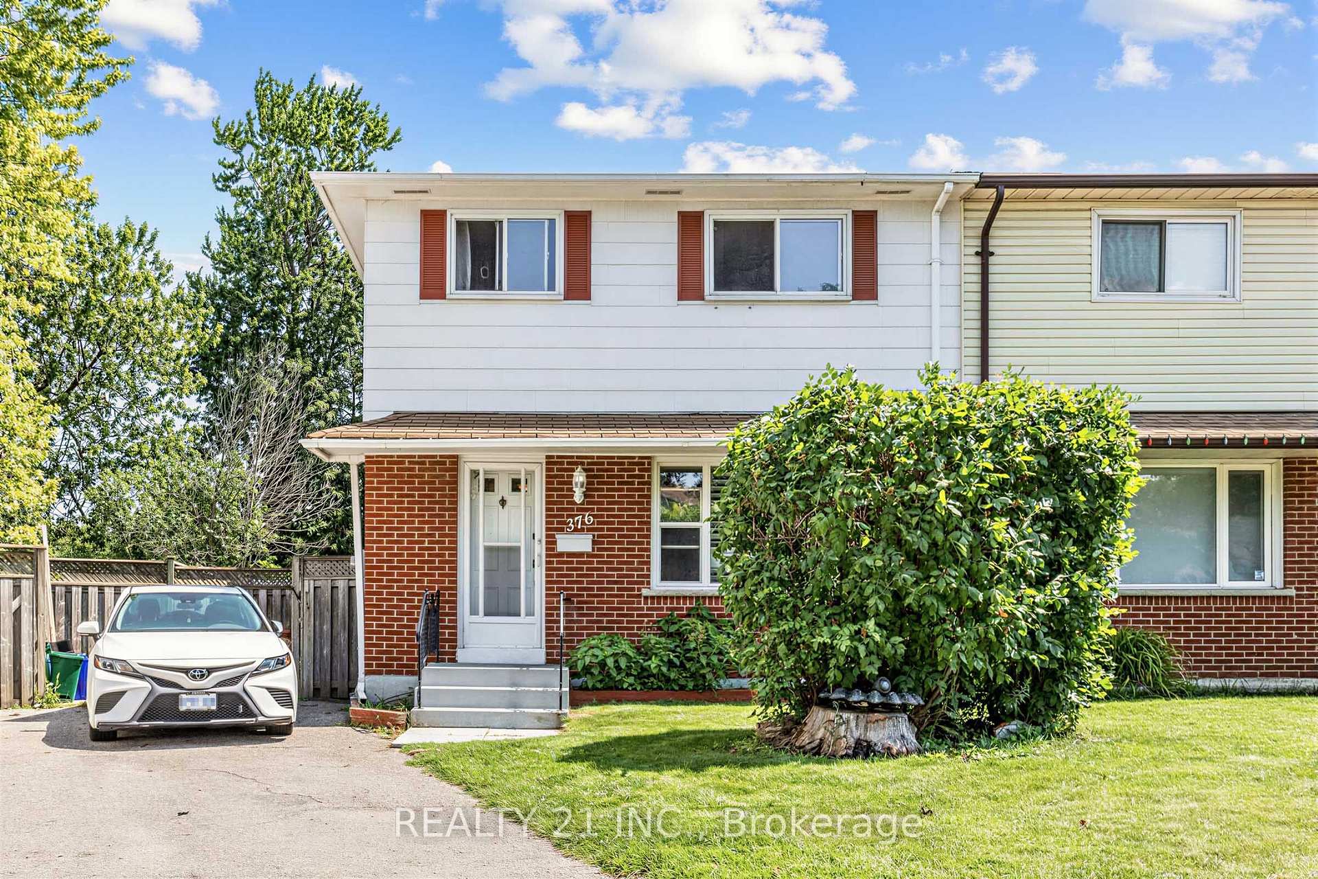 Photo 2 of 376 Vancouver Crescent, Oshawa, Vanier — HOMEH