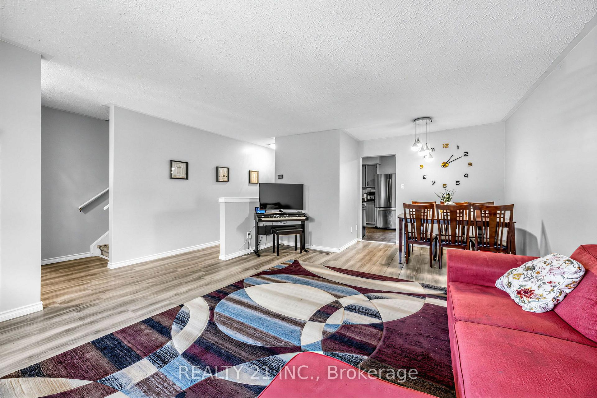Photo 4 of 376 Vancouver Crescent, Oshawa, Vanier — HOMEH