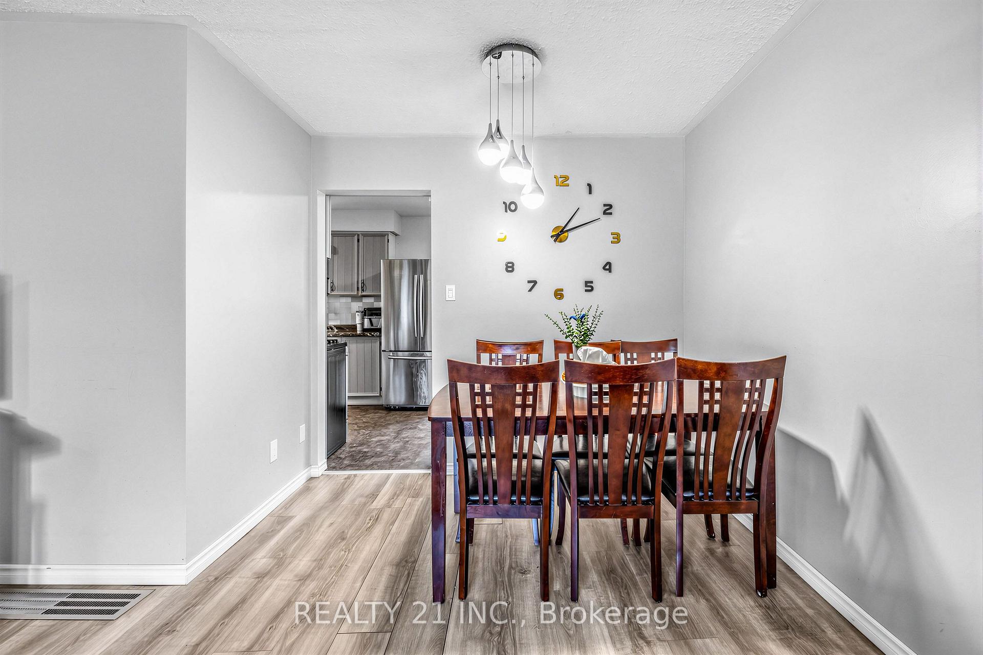 Photo 6 of 376 Vancouver Crescent, Oshawa, Vanier — HOMEH