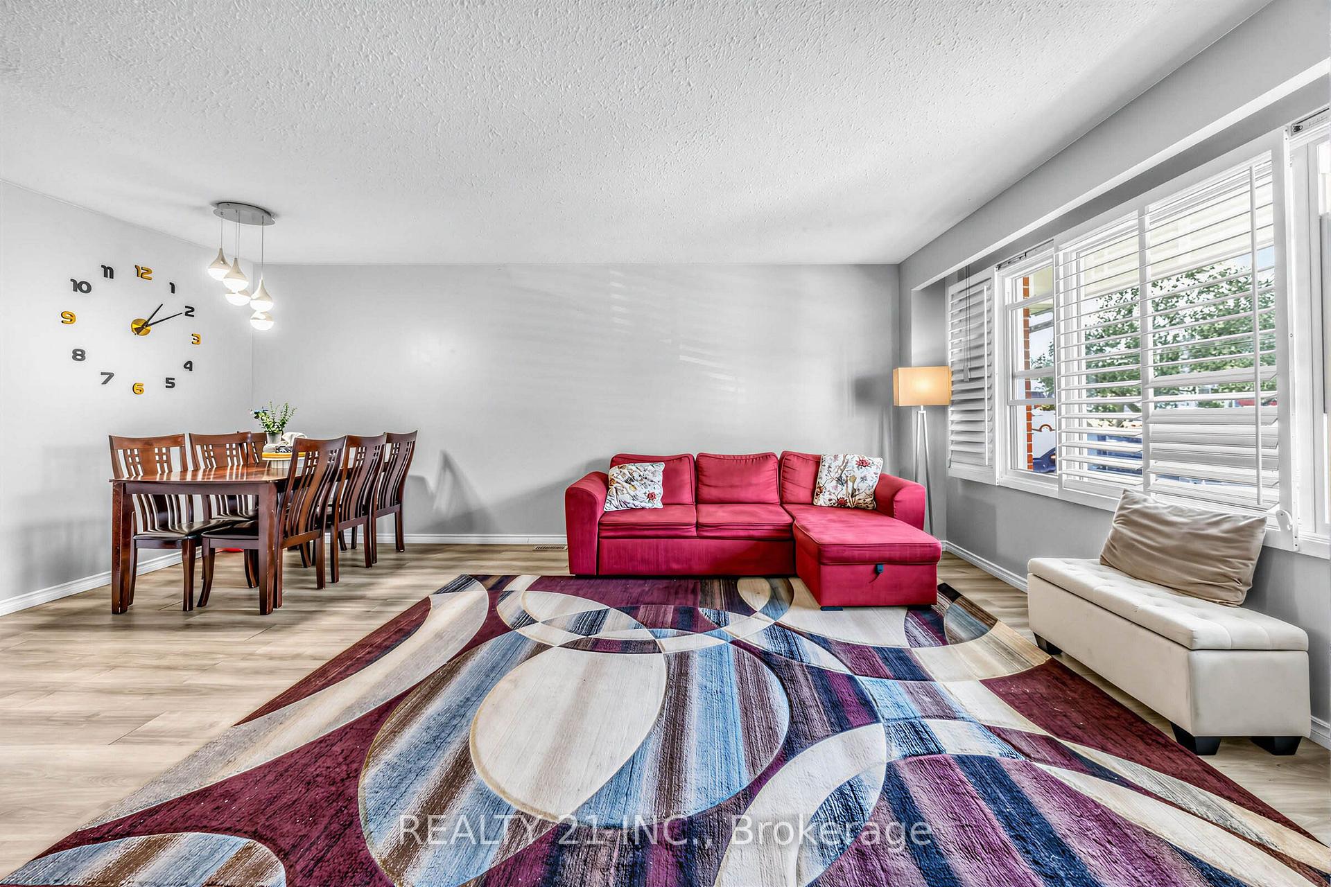 Photo 7 of 376 Vancouver Crescent, Oshawa, Vanier — HOMEH