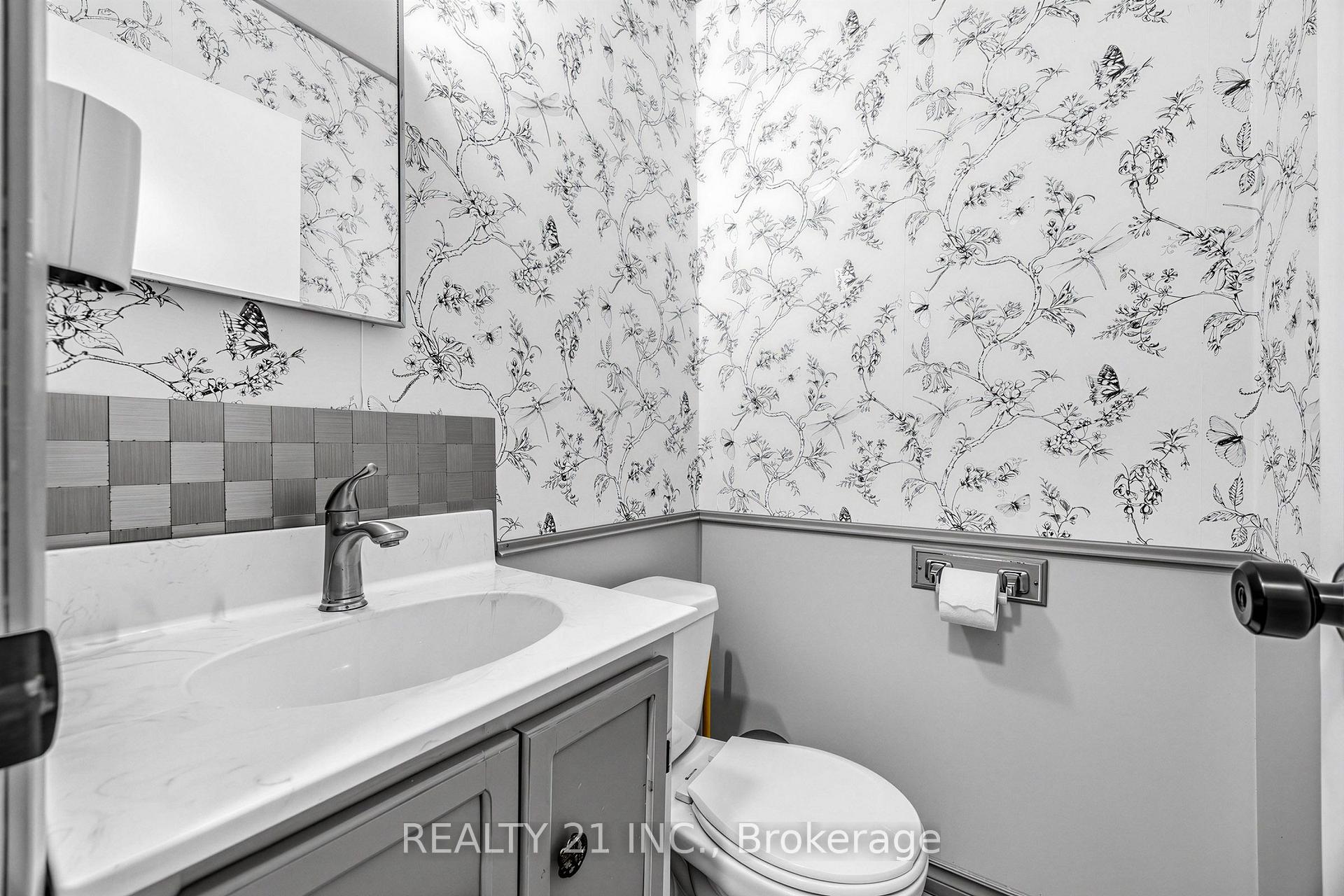 Photo 9 of 376 Vancouver Crescent, Oshawa, Vanier — HOMEH