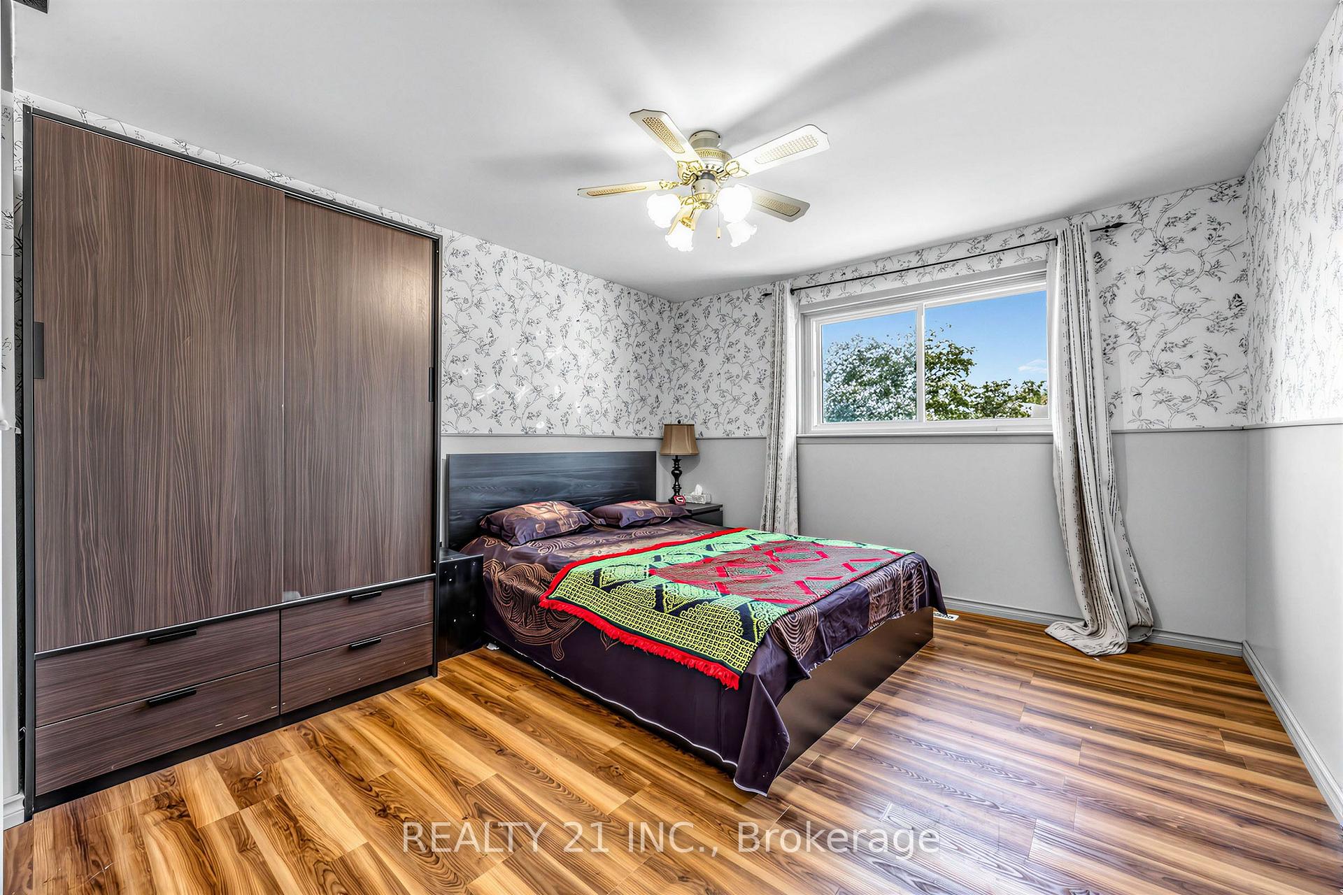 Photo 10 of 376 Vancouver Crescent, Oshawa, Vanier — HOMEH