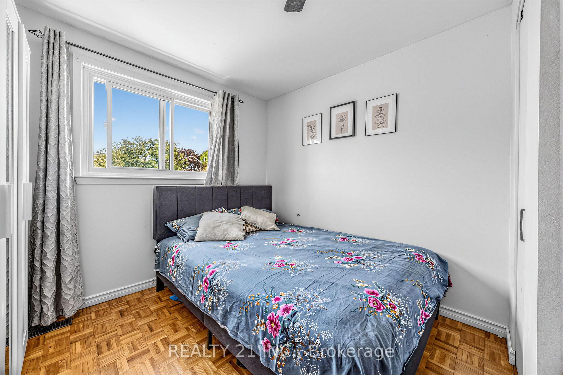 Photo 11 of 376 Vancouver Crescent, Oshawa, Vanier — HOMEH