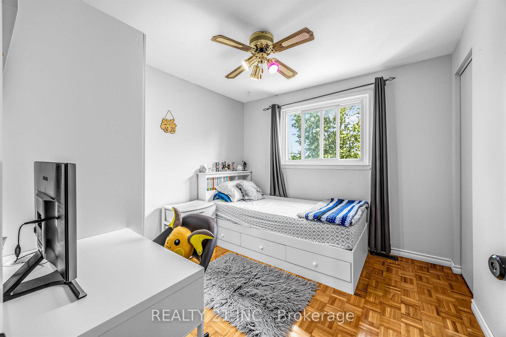 Photo 12 of 376 Vancouver Crescent, Oshawa, Vanier — HOMEH