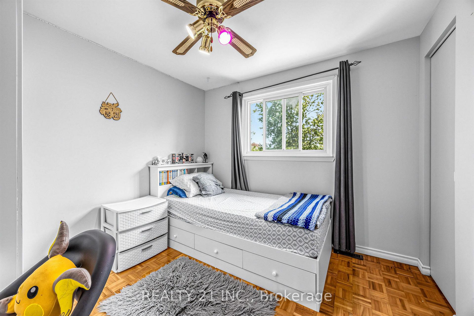 Photo 13 of 376 Vancouver Crescent, Oshawa, Vanier — HOMEH