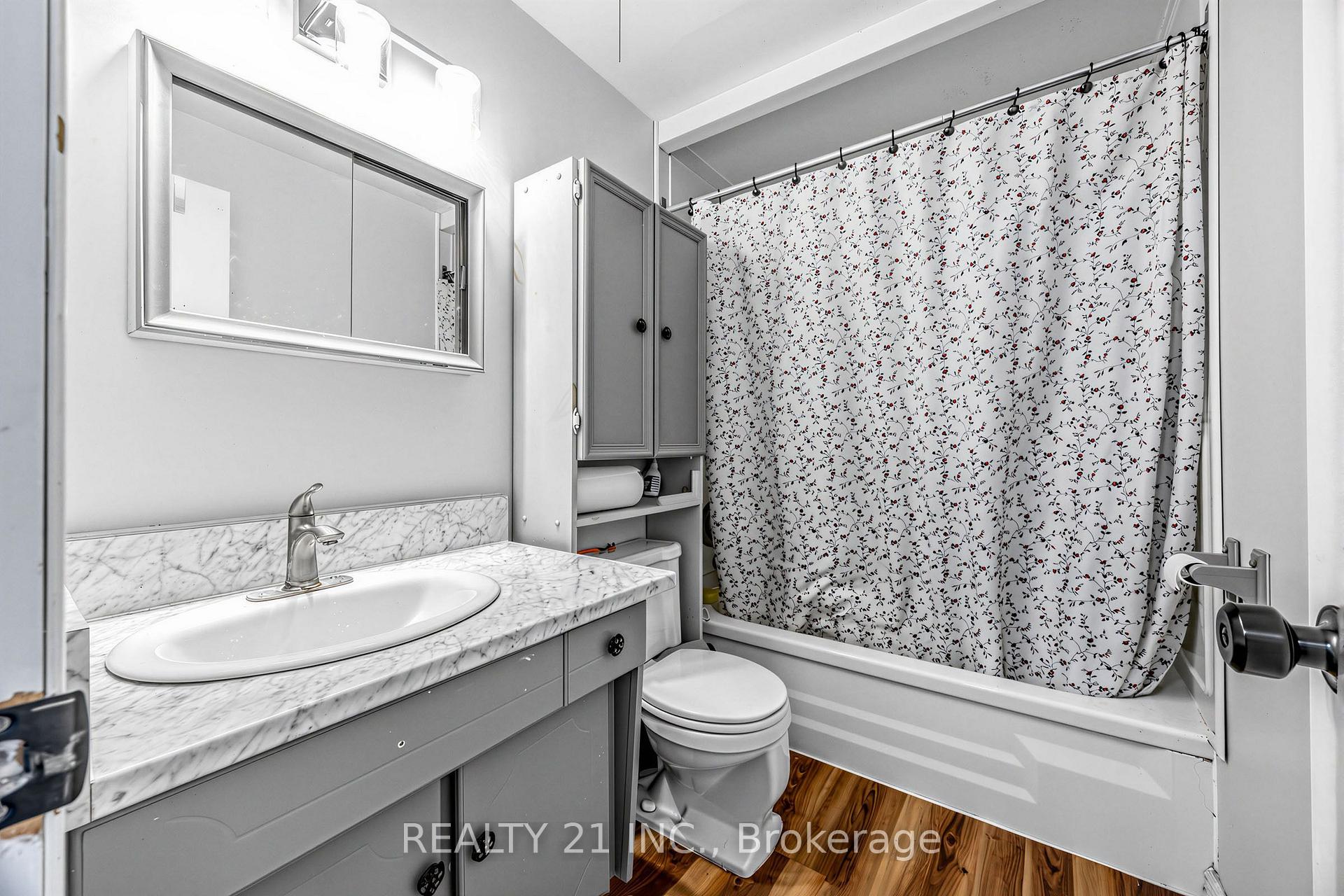 Photo 15 of 376 Vancouver Crescent, Oshawa, Vanier — HOMEH