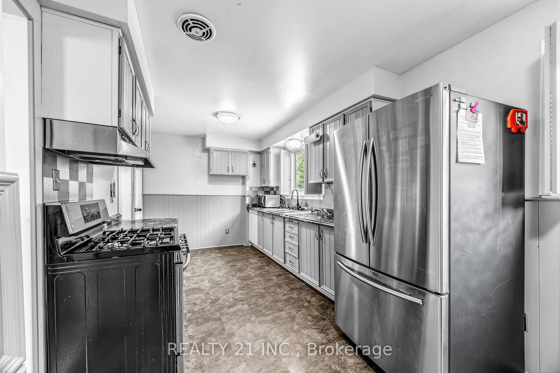 Photo 17 of 376 Vancouver Crescent, Oshawa, Vanier — HOMEH