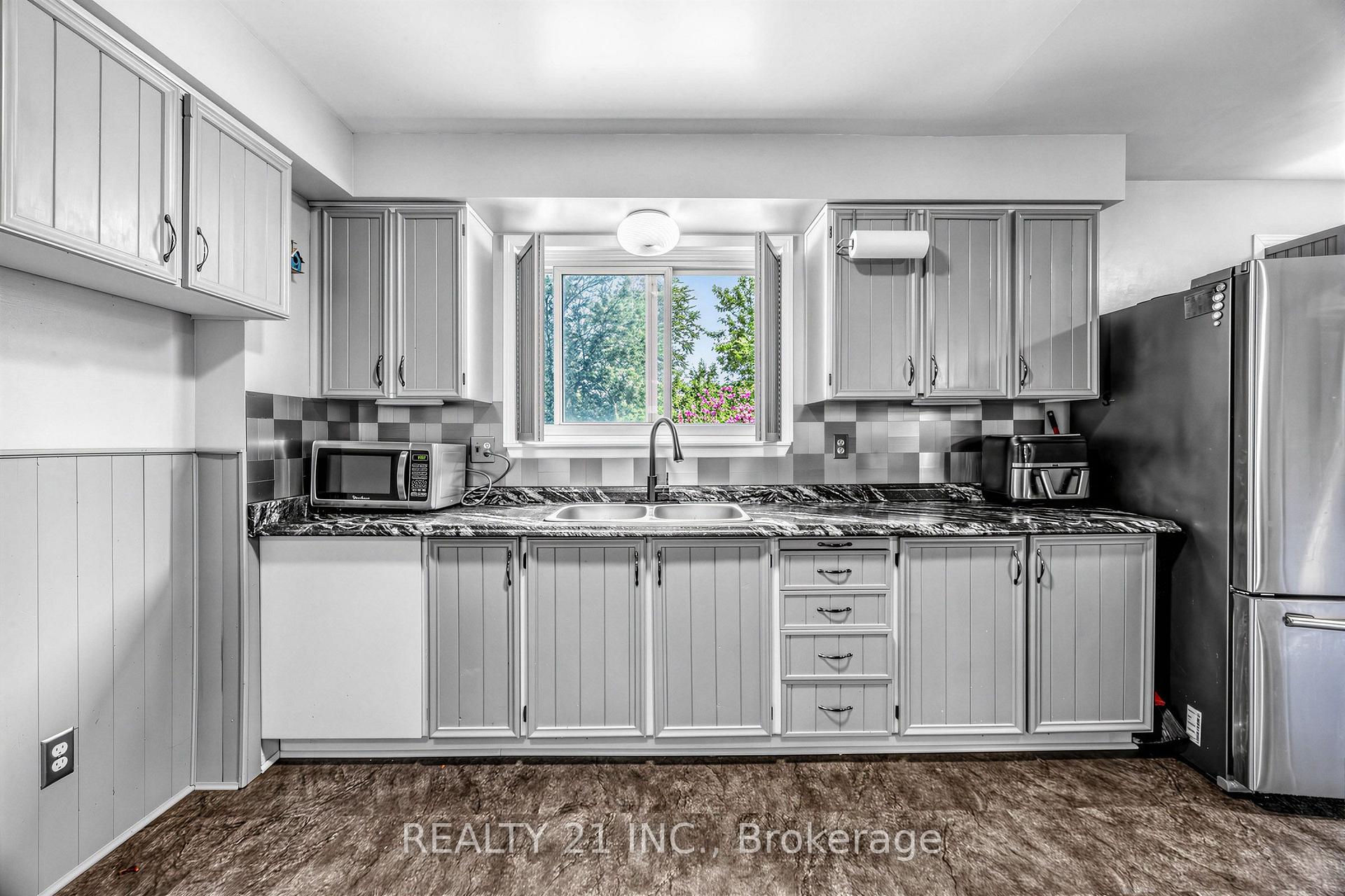 Photo 19 of 376 Vancouver Crescent, Oshawa, Vanier — HOMEH