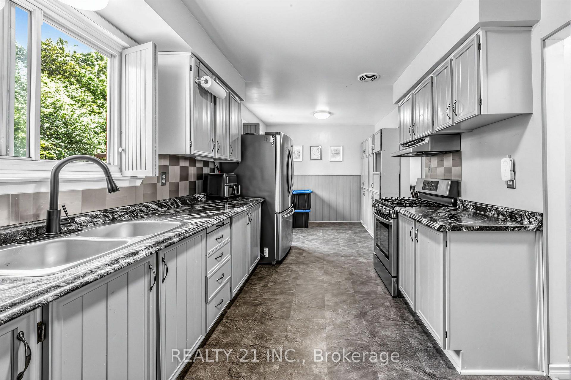 Photo 20 of 376 Vancouver Crescent, Oshawa, Vanier — HOMEH