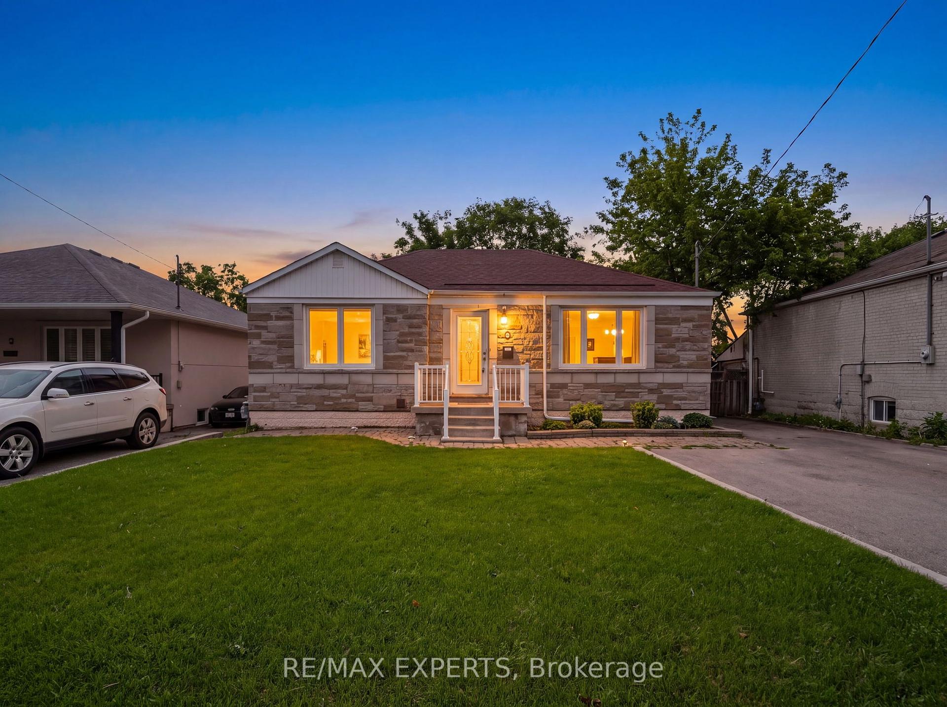 Photo 1 of 8 Palamar Road, North York, Downsview-Roding-CFB — HOMEH