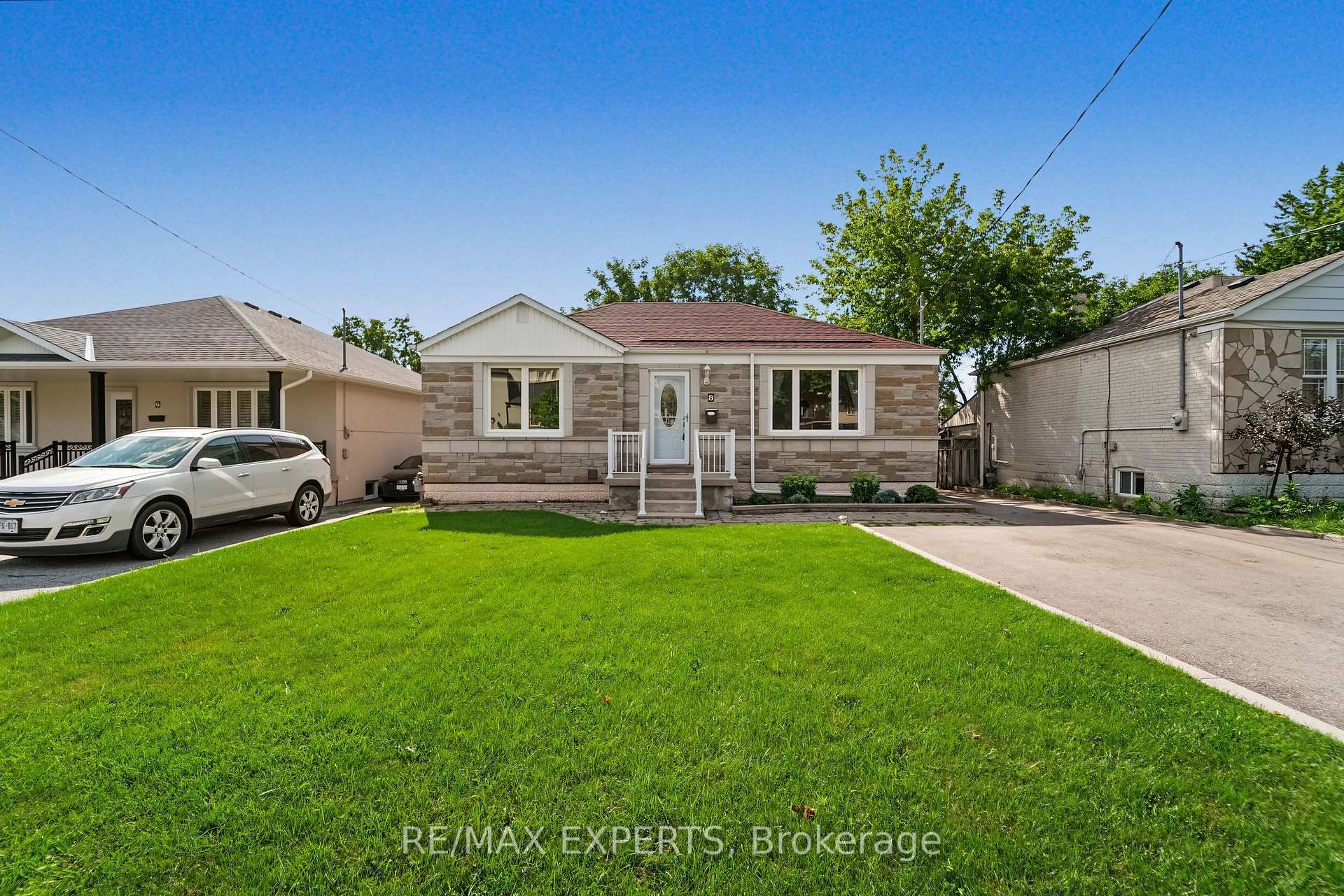 Photo 2 of 8 Palamar Road, North York, Downsview-Roding-CFB — HOMEH