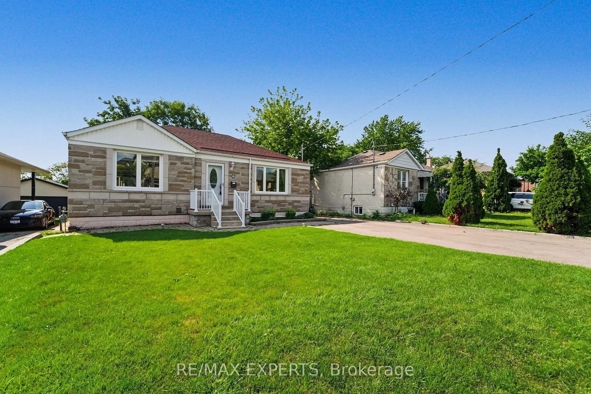 Photo 3 of 8 Palamar Road, North York, Downsview-Roding-CFB — HOMEH