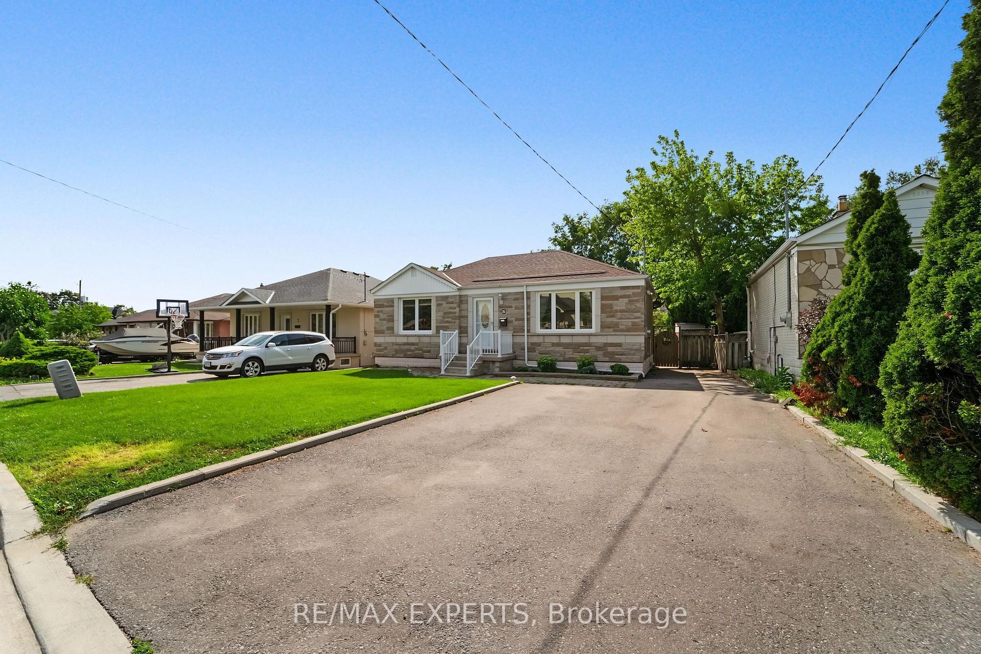 Photo 4 of 8 Palamar Road, North York, Downsview-Roding-CFB — HOMEH