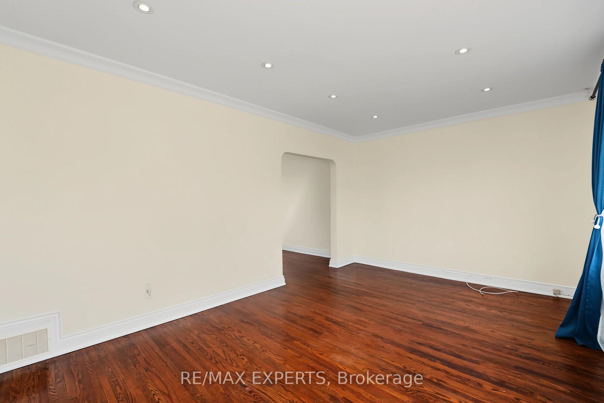 Photo 11 of 8 Palamar Road, North York, Downsview-Roding-CFB — HOMEH