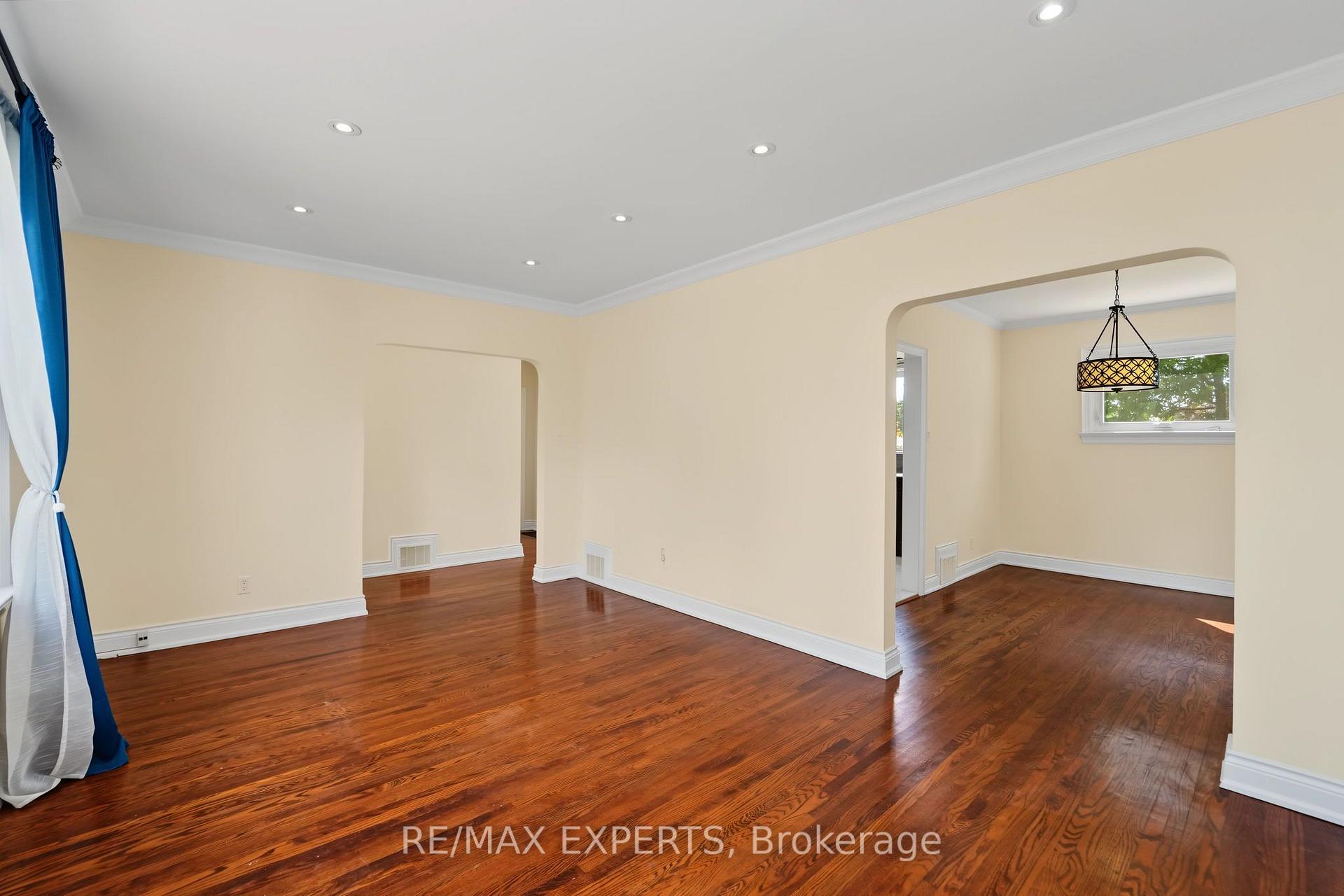 Photo 12 of 8 Palamar Road, North York, Downsview-Roding-CFB — HOMEH