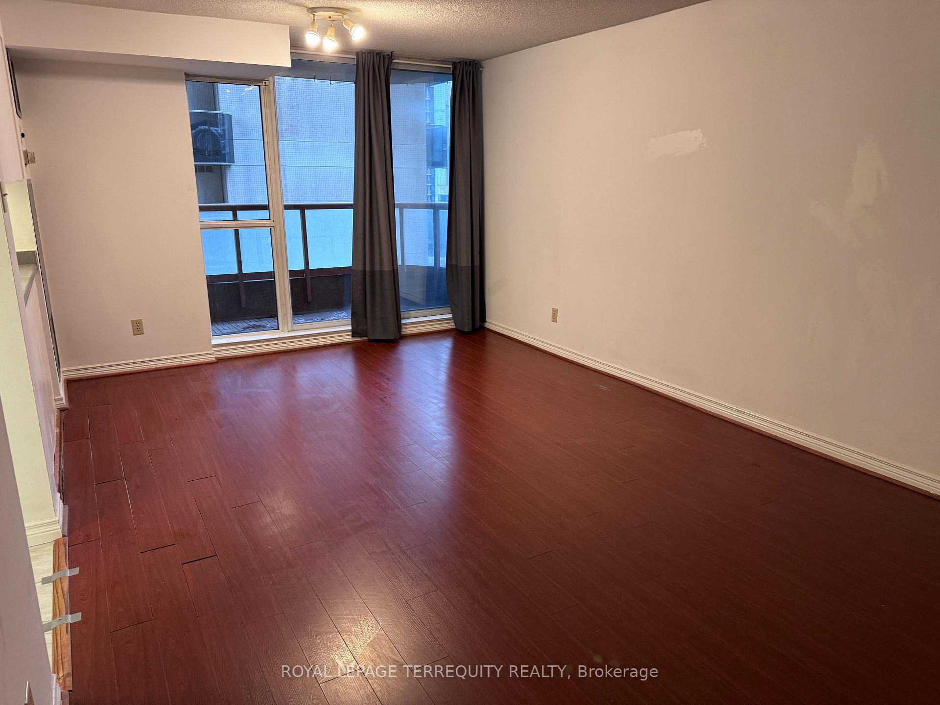 Photo 1 of Unit 907, 736 Bay Street, Toronto, Bay Street Corridor — HOMEH