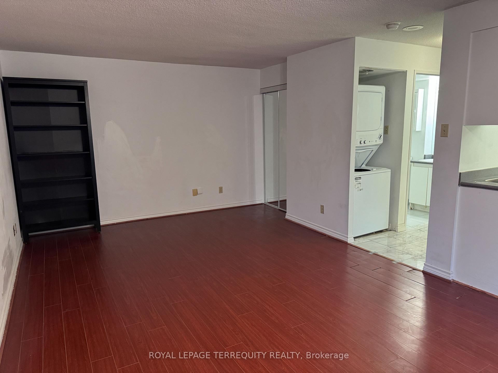 Photo 2 of Unit 907, 736 Bay Street, Toronto, Bay Street Corridor — HOMEH