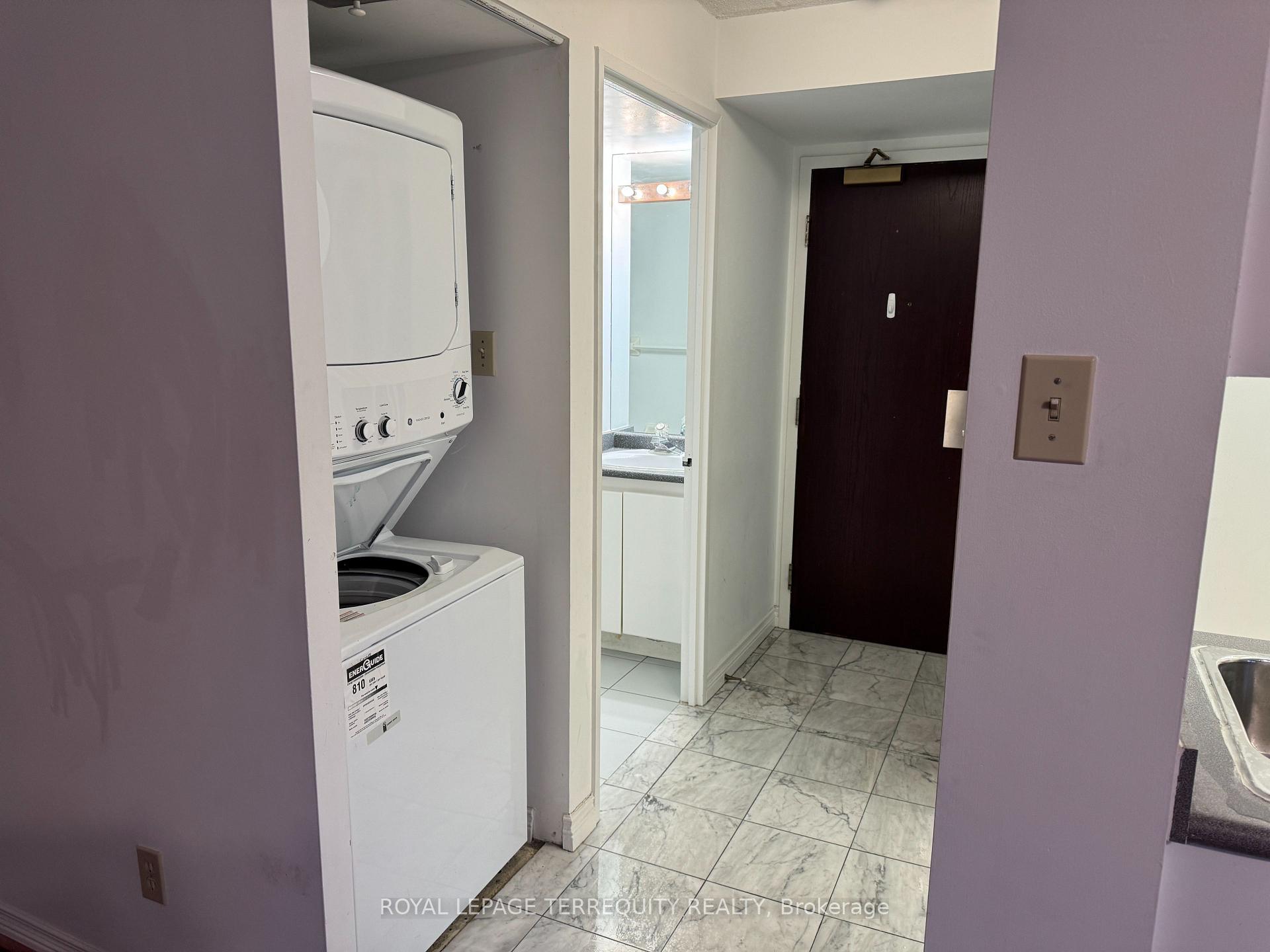 Photo 6 of Unit 907, 736 Bay Street, Toronto, Bay Street Corridor — HOMEH