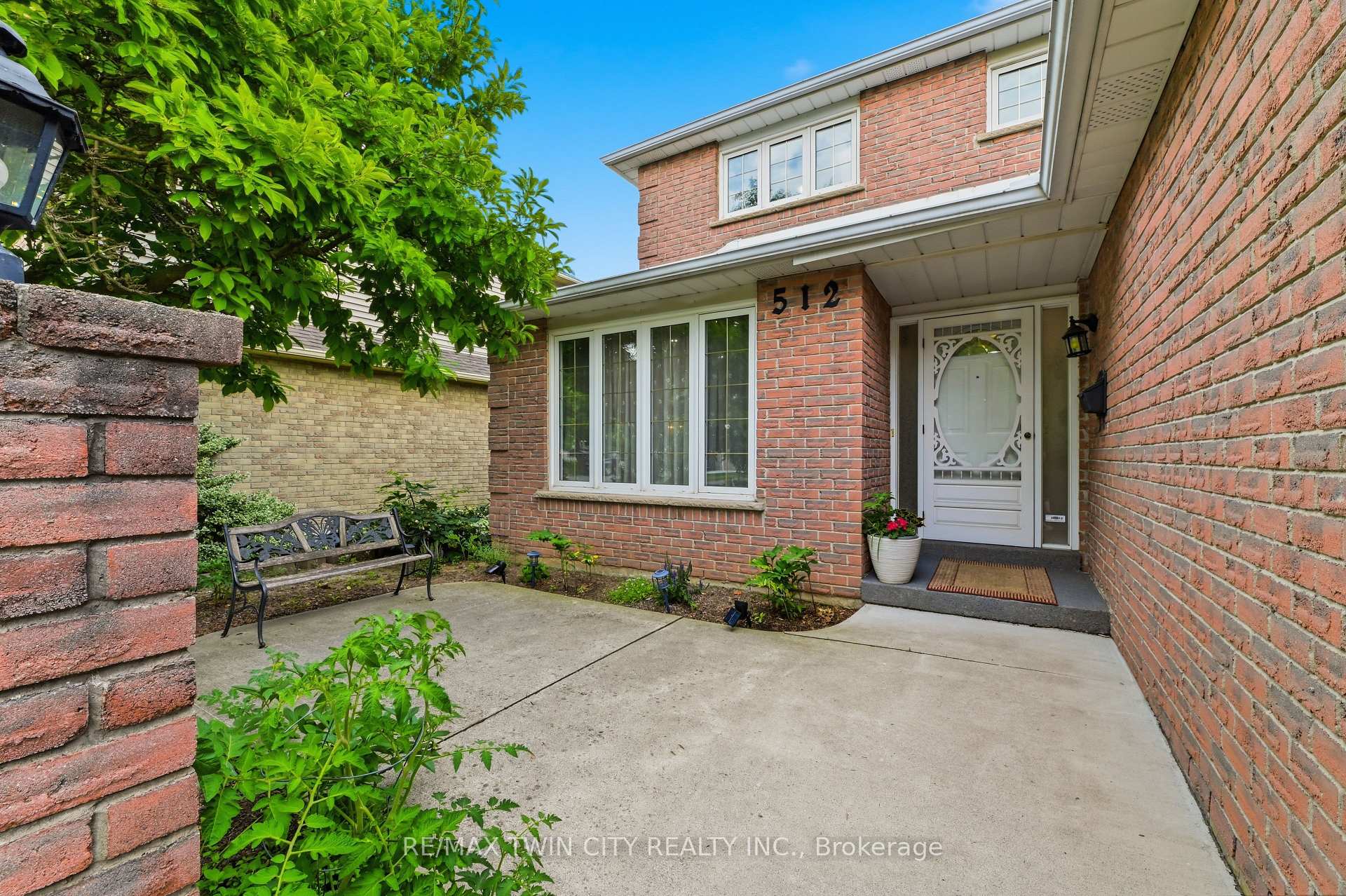 Photo 2 of 512 Hawthorne Crescent, Milton, Bronte Meadows — HOMEH