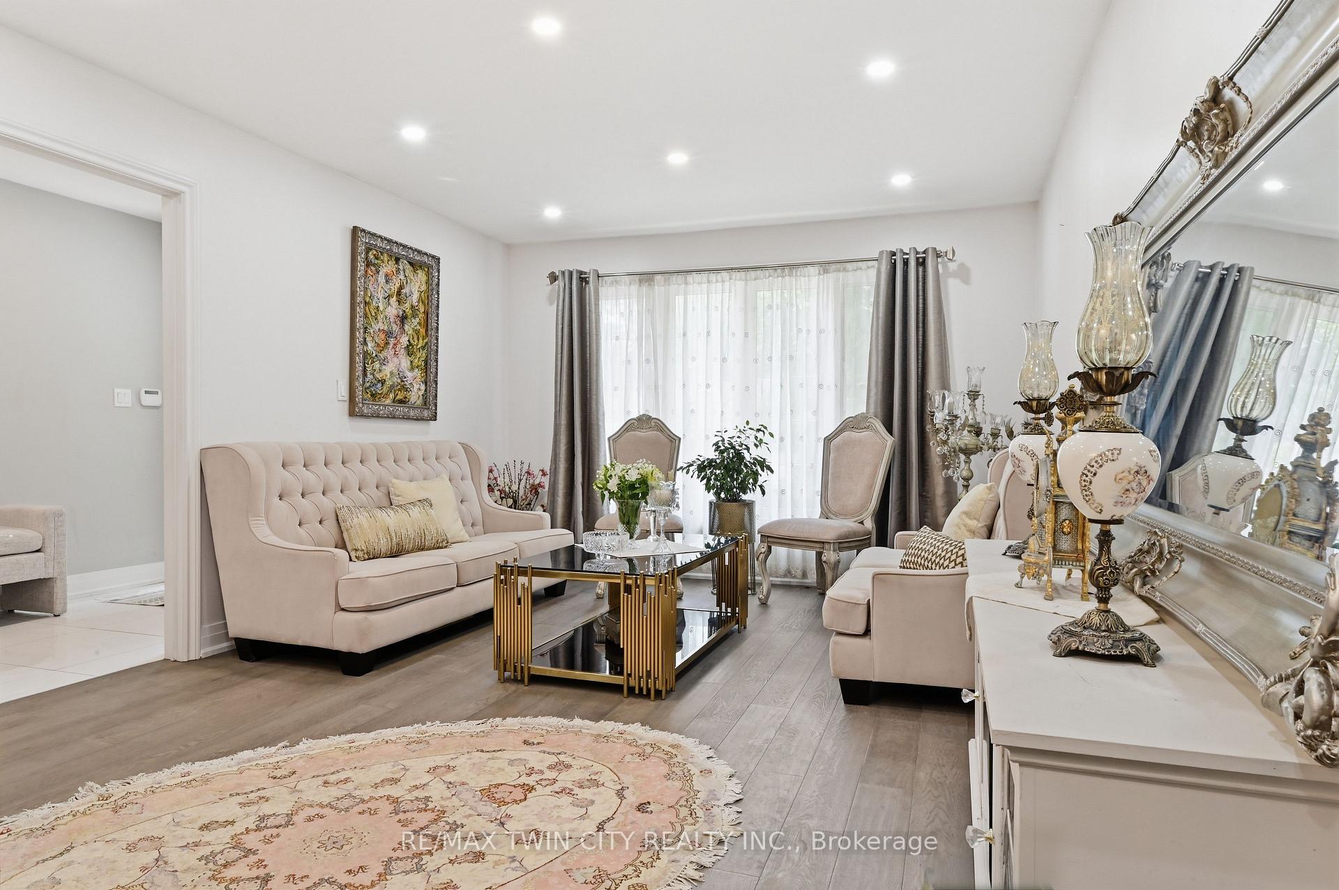 Photo 4 of 512 Hawthorne Crescent, Milton, Bronte Meadows — HOMEH