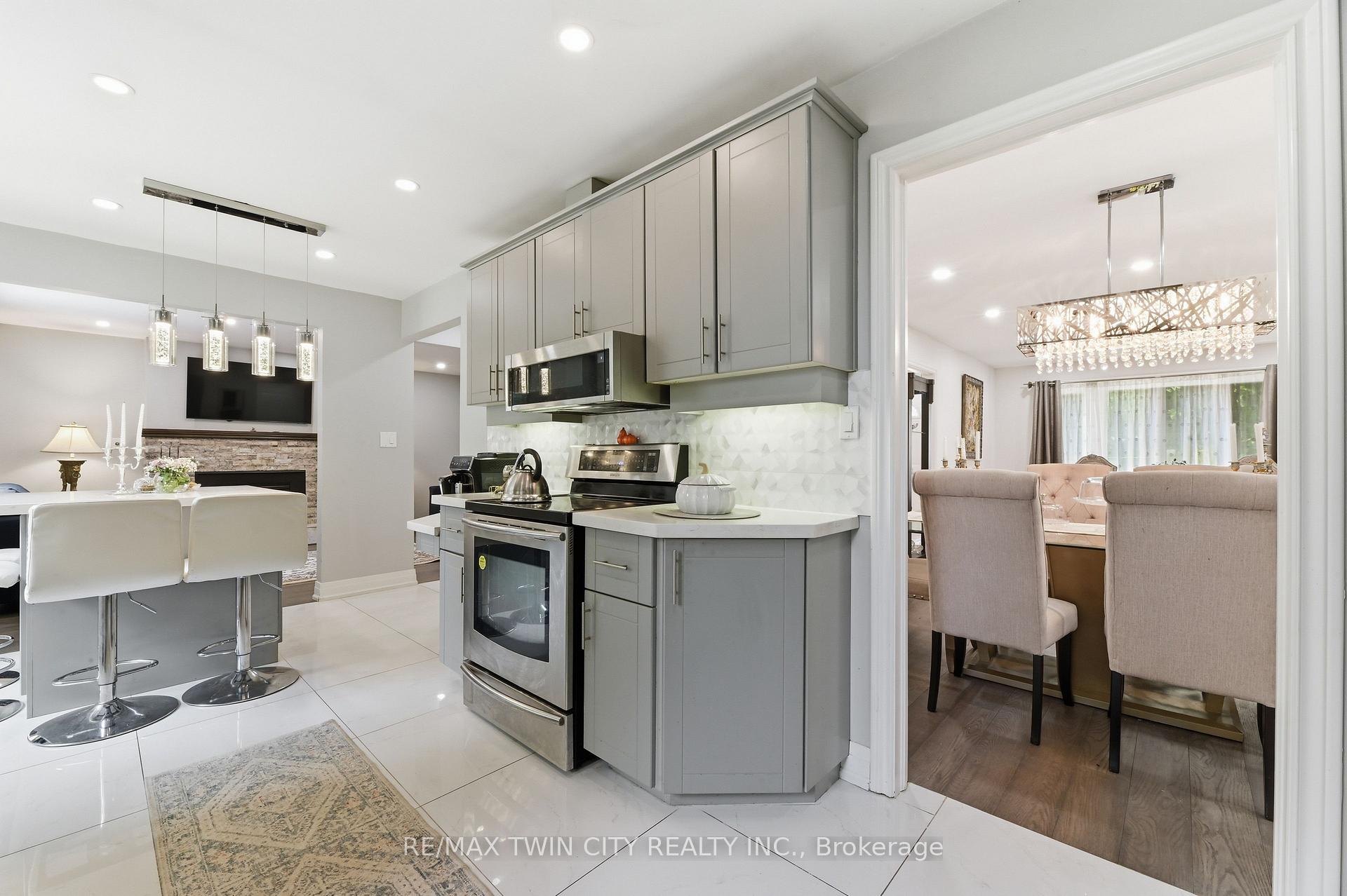 Photo 6 of 512 Hawthorne Crescent, Milton, Bronte Meadows — HOMEH