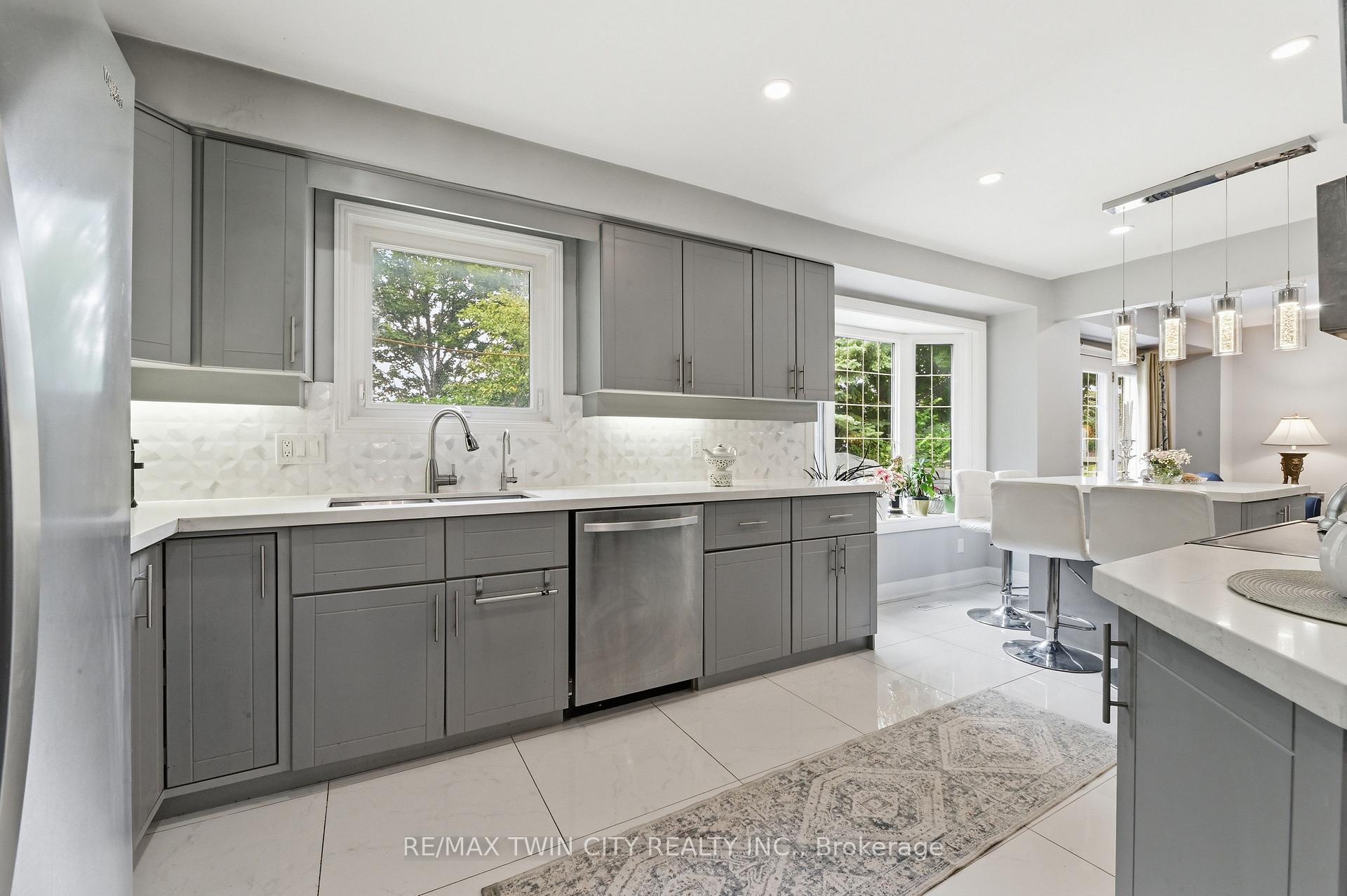 Photo 7 of 512 Hawthorne Crescent, Milton, Bronte Meadows — HOMEH