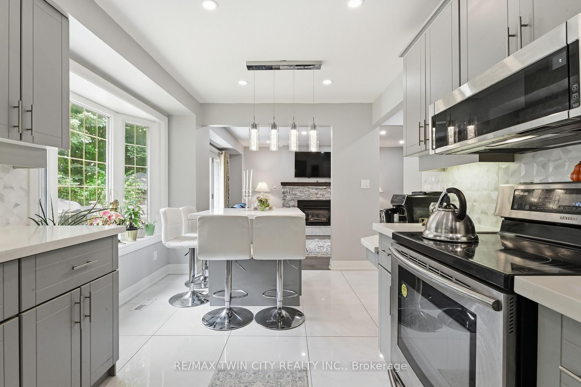 Photo 11 of 512 Hawthorne Crescent, Milton, Bronte Meadows — HOMEH