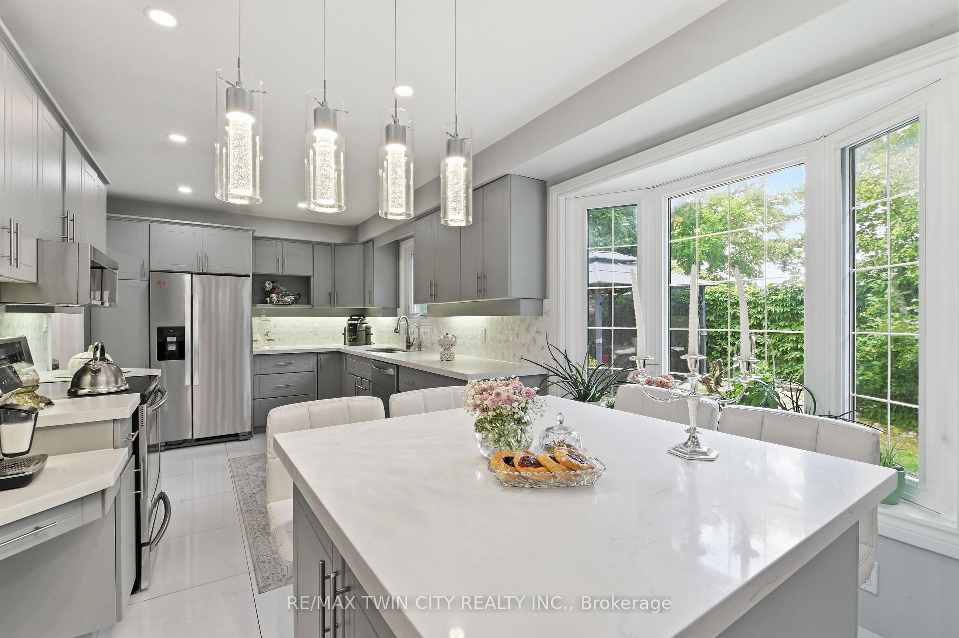 Photo 13 of 512 Hawthorne Crescent, Milton, Bronte Meadows — HOMEH