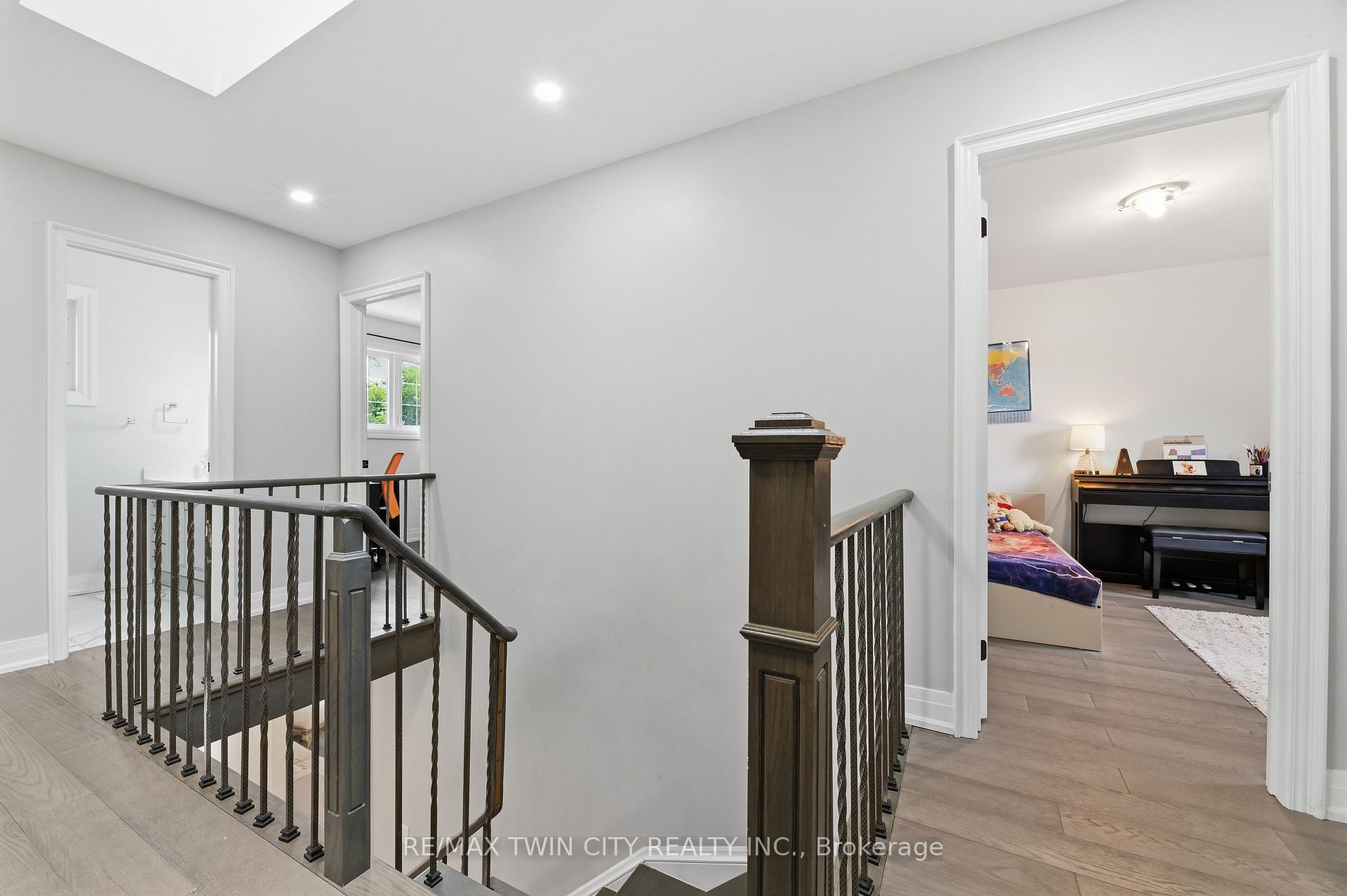 Photo 18 of 512 Hawthorne Crescent, Milton, Bronte Meadows — HOMEH
