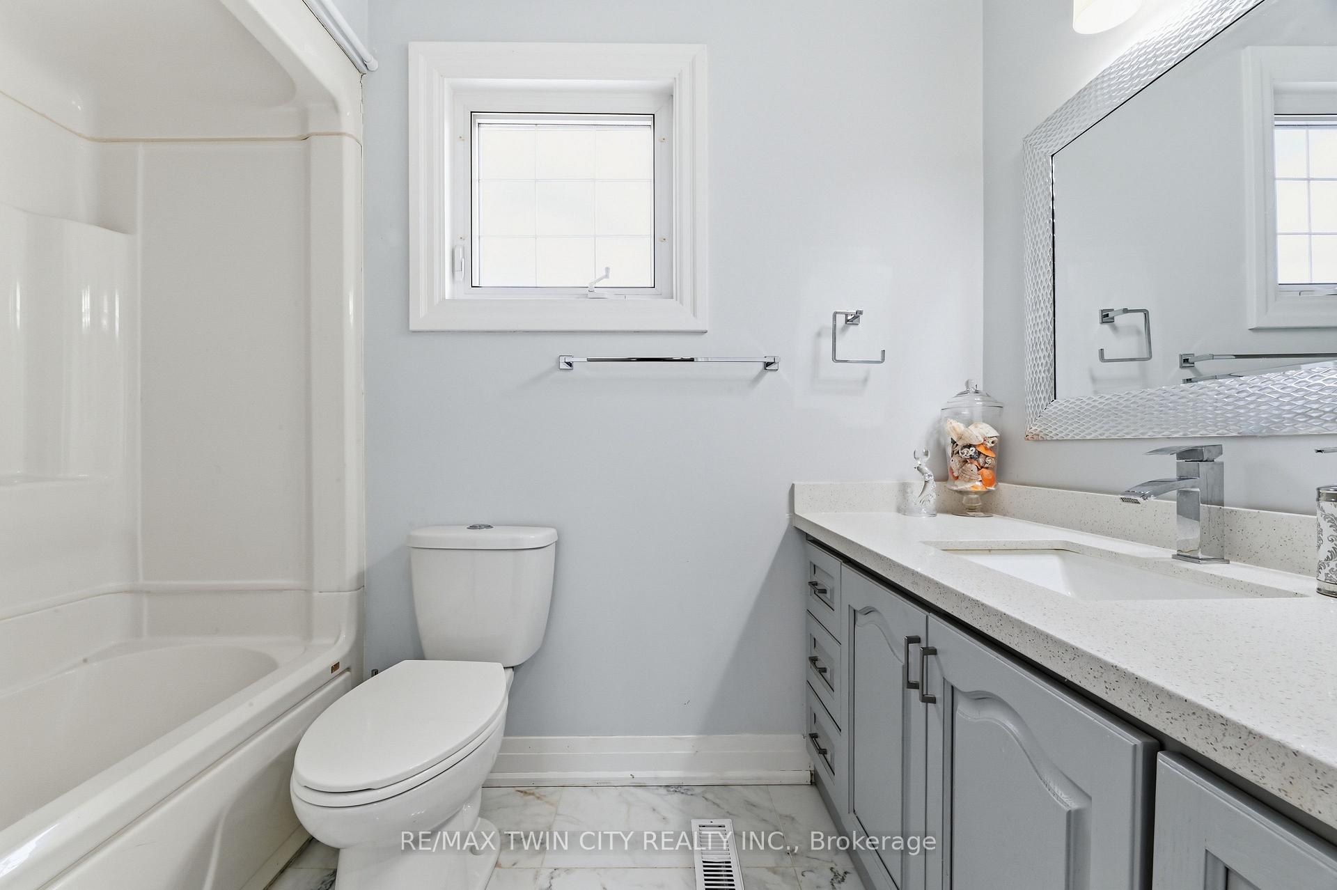 Photo 21 of 512 Hawthorne Crescent, Milton, Bronte Meadows — HOMEH
