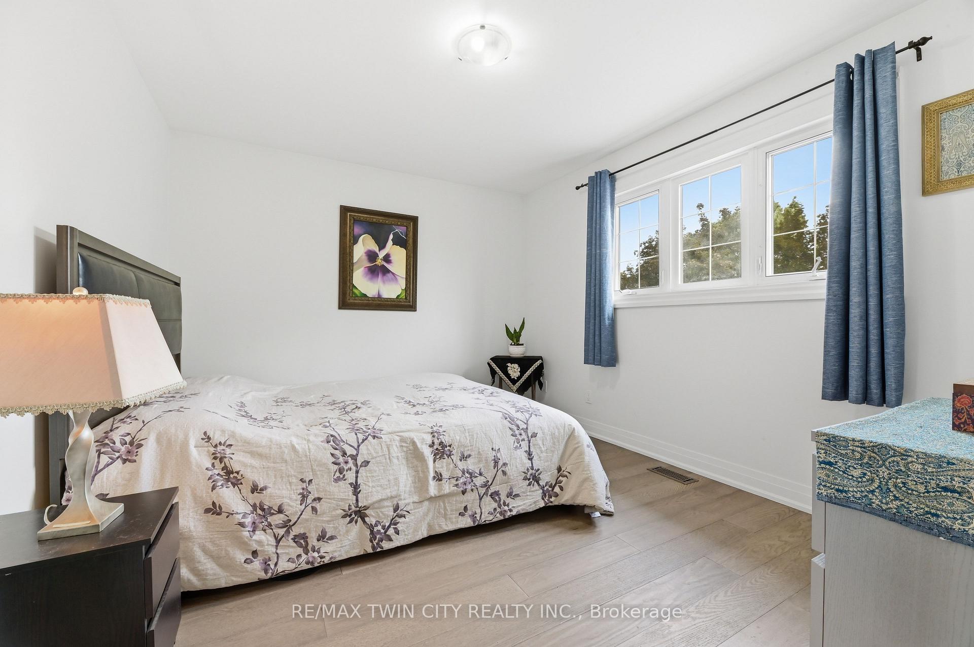 Photo 22 of 512 Hawthorne Crescent, Milton, Bronte Meadows — HOMEH