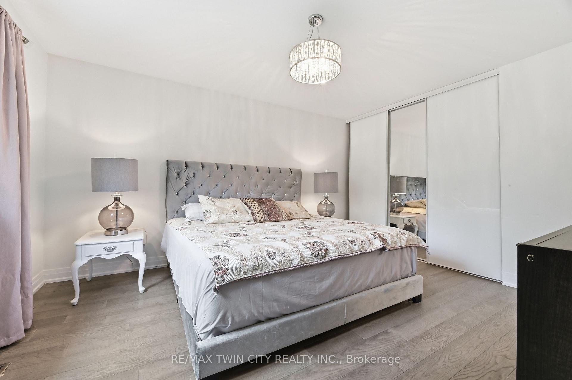 Photo 24 of 512 Hawthorne Crescent, Milton, Bronte Meadows — HOMEH